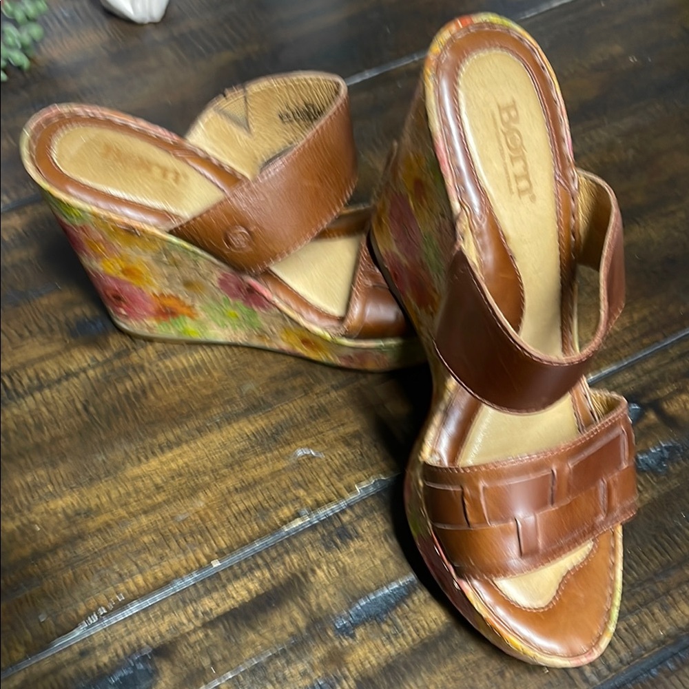 Born Women's Brown Leather with Floral Wedge Heel Sandals NEW